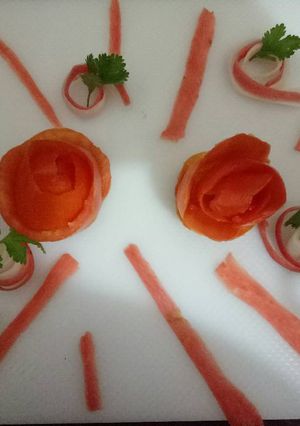 A picture of Tomato carrot radish salad.