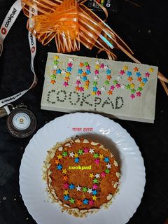 गाजर हलवा(GAJAR HALWA RECIPE IN HINDI) रेसिपी मुख्य फोटो