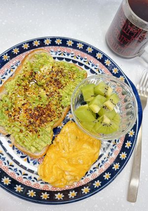 【5分鐘早餐】好萊塢最夯！蜂蜜辣椒酪梨酸種吐司 #KylieJennerToast 的食譜成品照片