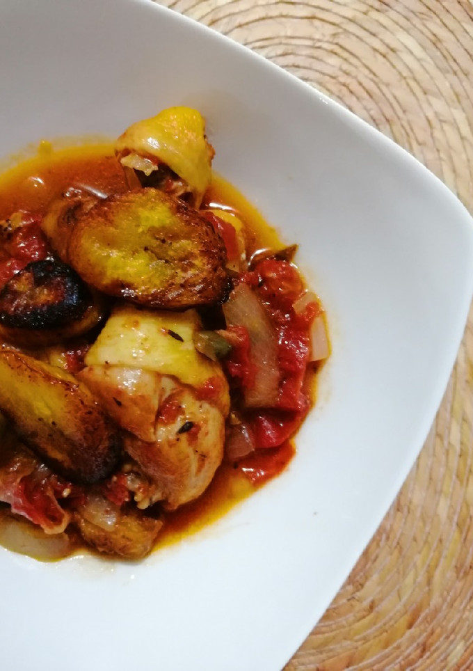 Una foto de Estofado de pollo🍲🐥