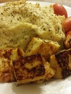 Una foto de Puré de papas 5 quesos