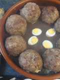 Nidos de huevos de codorniz cubiertos