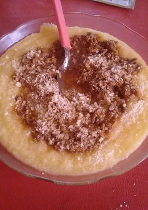 Una foto de Polenta Con salsaa!! Especiall para pasar el friio♡
