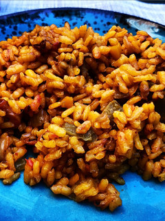 Una foto de Arroz seco de pulpo y alcachofas