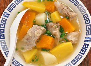 Hình của món Canh xương hầm củ quả.