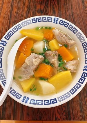 A picture of Pork Rib and Vegetable Soup.