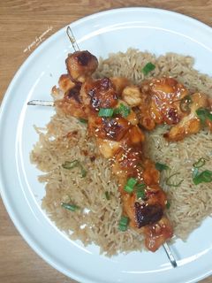 Une photo de Brochettes de poulet sucrées salées