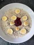 Porridge de banana e leite vegano e mel