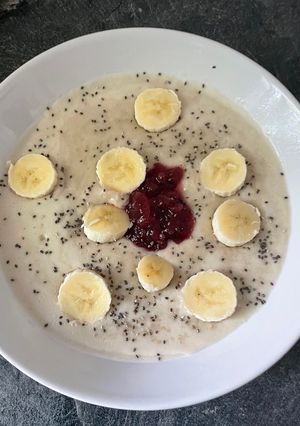 Foto de Porridge de banana e leite vegano e mel