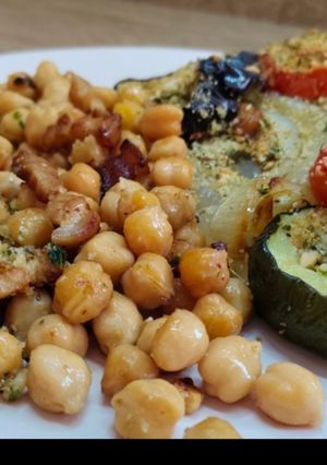 Foto principal de Hortalizas gratinadas con garbanzos dos