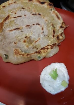 স্প্রিংঅনিয়ন-সুজিচিল্লা(Spring onion & sooji chilla recipe in Bengali) রেসিপির প্রধান ছবি