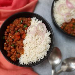 A picture of Kala chana masala.