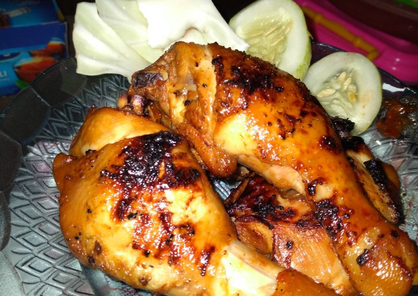 Ayam bakar rumahan mirip lesehan.... Simpel