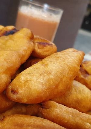 A picture of Banana fritters a.k.a pazhampori.