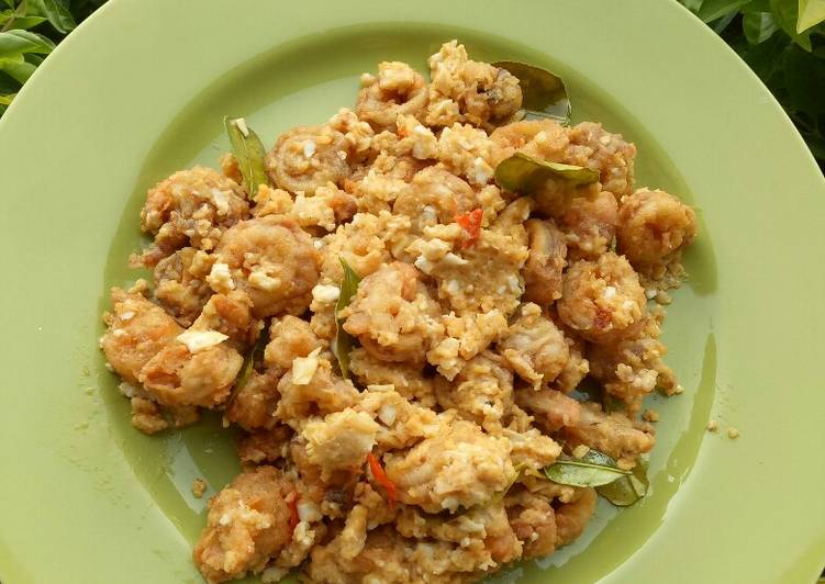 Cumi telur asin / calamari salted egg