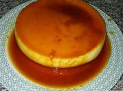 Una foto de flan de huevo