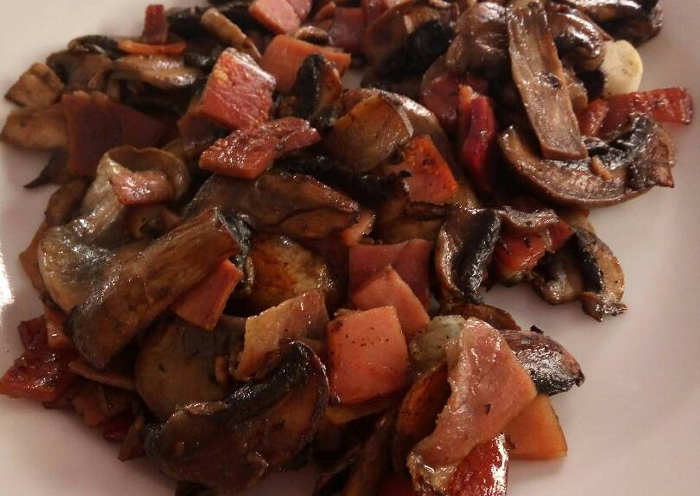 Champiñones con jamón