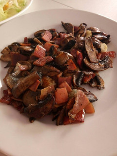 Una foto de Champiñones con jamón