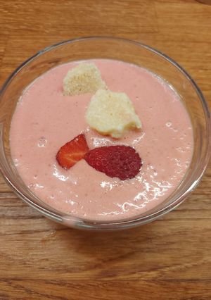 Hideg eperleves túrógombóckákkal recept fotója