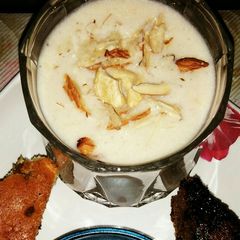 A picture of Puffed rice mix fruits smoothie.