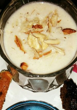 A picture of Puffed rice mix fruits smoothie.