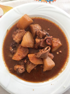 Una foto de Pulpo 🐙 con patatas 🥔 y all-oli