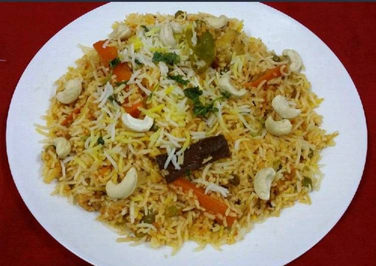 Recipe of Homemade Hyderabadi Tarkari Ki Dum Biryani
