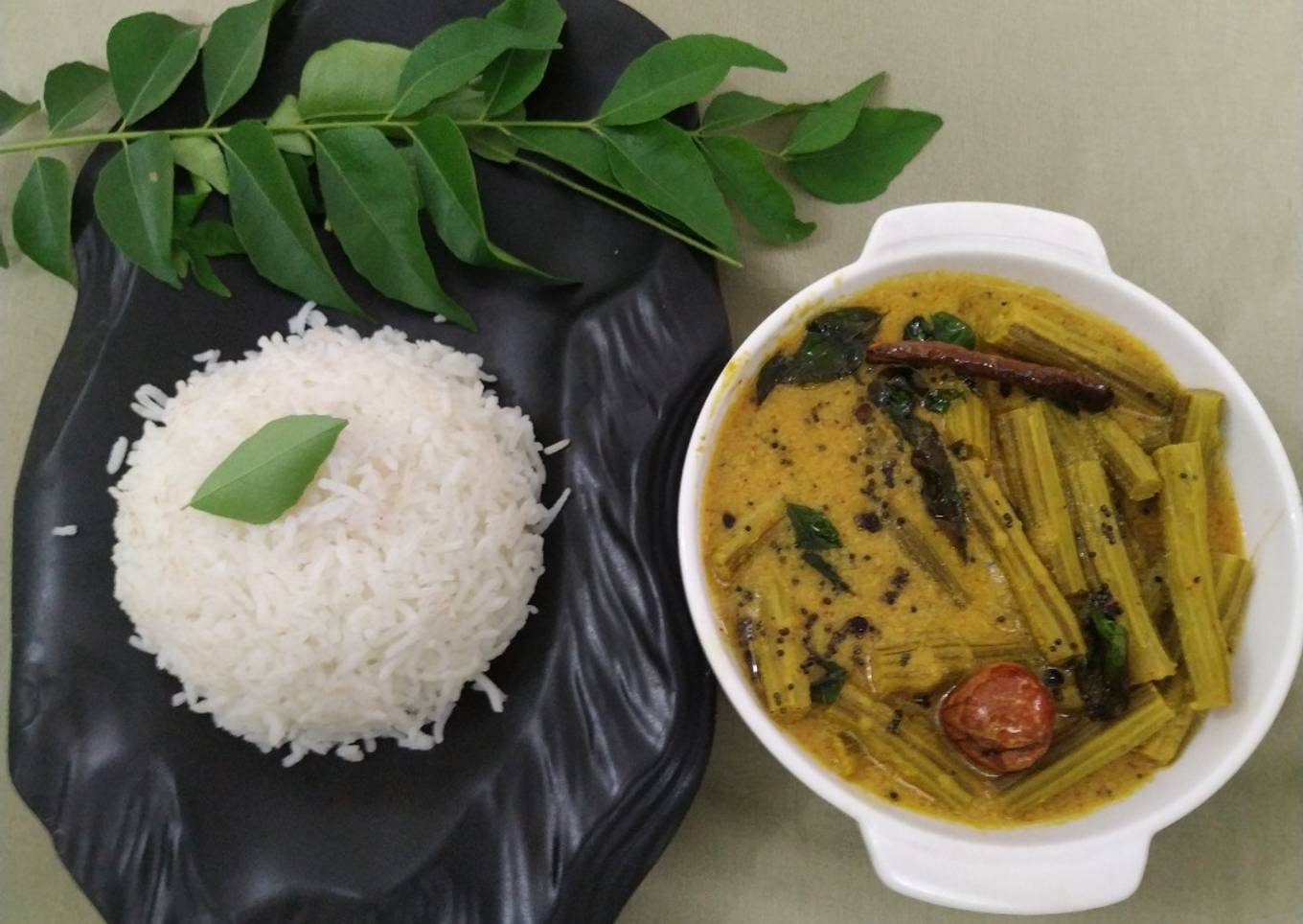 Drumstick Curry/Murungakkai Mor Kuzhambu