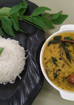 A picture of Drumstick Curry/Murungakkai Mor Kuzhambu.