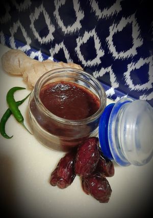 A picture of Imli & khajoor chutney.
