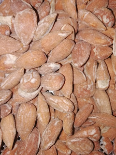 عکسی از دستور بادام شور بو داده 🥜