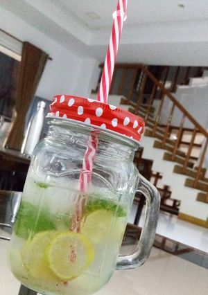 A picture of Lemon Mint Mojito Mocktail.