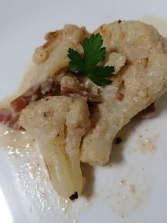 Una foto de Coliflor en falsa salsa bechamel