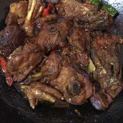 A picture of Ayam kecap.