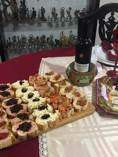 Una foto de Noche de tapas y vinos