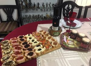 Una foto de Noche de tapas y vinos
