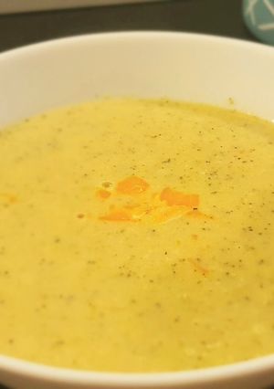 صورة لوصفة شوربة بروكلي وجبن شيدر بالكريمة 😍🍲👍