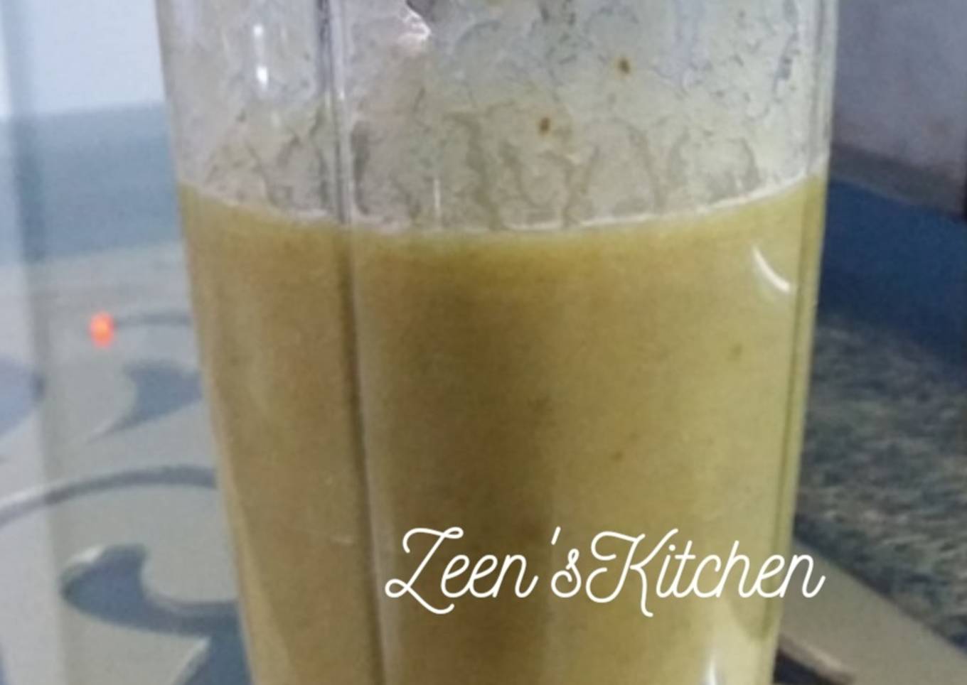 Fresh Figs Dates and Mint Smoothie
