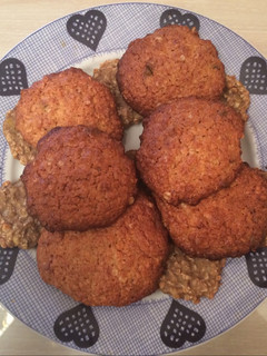 Una foto de Galletones con avena, pistachos y miel