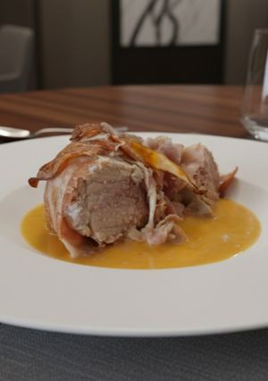 Una foto de Rollo de Solomillo de cerdo con bacon y salsa de mostaza en Airfryer