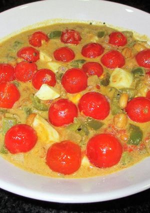 Foto principal de Tomatitos cherry en salsa de mostaza con cacahuetes