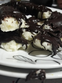 Una foto de Barritas de coco y chocolate