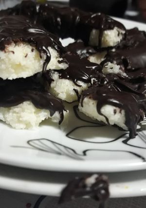 Una foto de Barritas de coco y chocolate