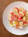 Insalata estiva alla pesca e mozzarella
