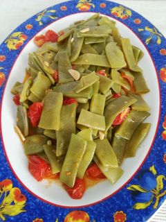 Una foto de Judías verdes al ajillo con tomates cherry