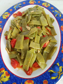 Una foto de Judías verdes al ajillo con tomates cherry