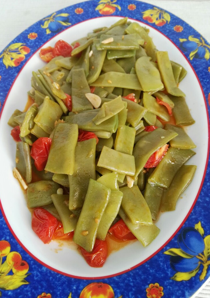 Una foto de Judías verdes al ajillo con tomates cherry