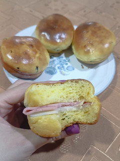 Una foto de Bollitos de leche con solo 2 ingredientes