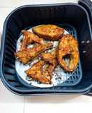 Cá chẽm nướng muối ớt bằng nồi chiên không dầu