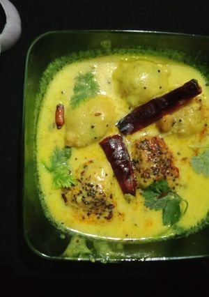 કઢી પકોડા(kadhi pakoda in Gujarati) રેસીપી મુખ્ય ફોટો